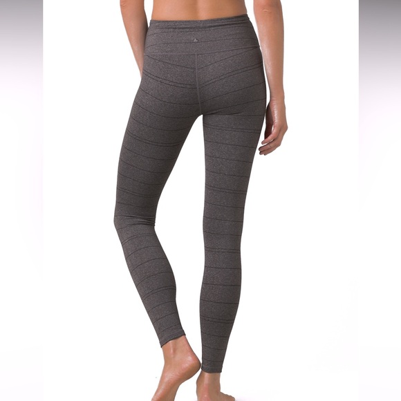 Prana Gray Leggings Size XL in Excellent Condition - Picture 2 of 14